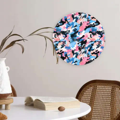 Roze - Blauw - Camouflage Wandcirkel plexiglas klein 852 -sfeer4