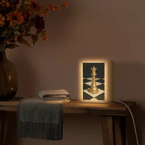 Koningin - Schaakstuk - Geblokt - Goud Light Box met kabel (Tafellamp) klein -sfeer4