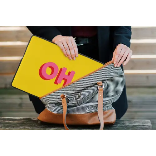 Geel - Roze - Oh - 3D laptophoes neopreen klein -tas