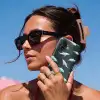 Dolfijnen - Patroon - Blauw - Grijs Toughcase MagSafe Apple iPhone 17 klein -Sfeer2V