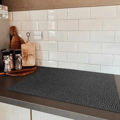 Leertextuur in Zilverlicht Inductie beschermer vinyl 3mm klein -sfeer3