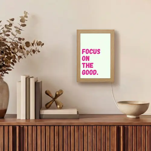 Focus on the good - Beige - Roze Light Box met kabel (Tafellamp) klein -sfeer2