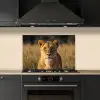 Leeuwin - Gras - Geel keuken achterwand spatscherm klein -sfeer1