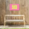 Bonjour - Roze - Fel groen Tuinposter op houten frame 2 cm dik klein -sfeer4