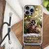Dennenappels - Kerstsfeer - Bruin - Groen Hoesje iPhone 16 Pro Max met koord klein -sfeer4