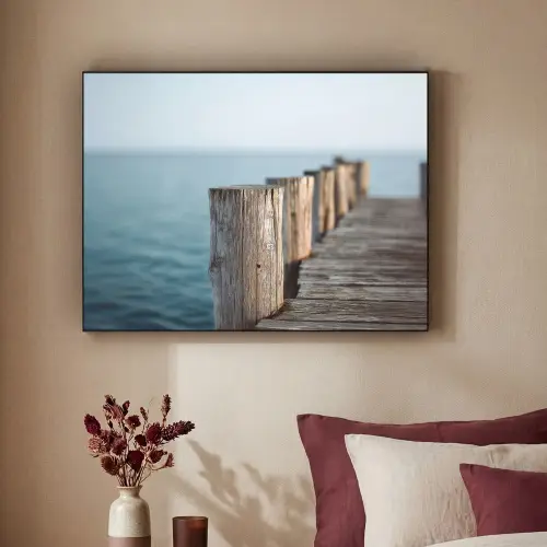Houten steiger - Helderblauwe lucht Textielframe - compleet frame klein -sfeer1