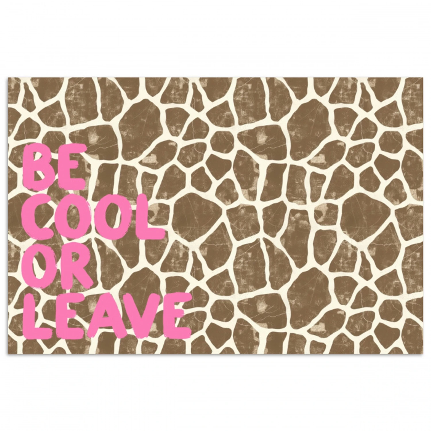 Tekst - Be cool or leave - Roze - Giraffenprint poster papier klein -3d