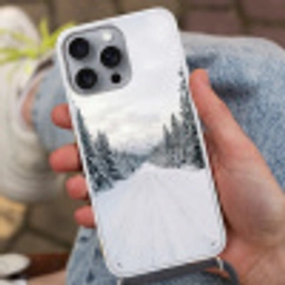 Weg - Sneeuw - Naaldbos - Winter - Avontuurlijk Hoesje iPhone 16 Pro Max met koord klein -sfeer3