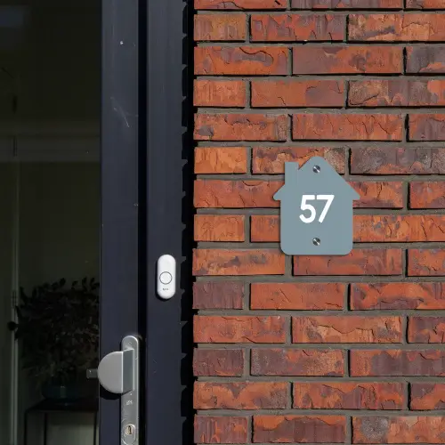 Effen blauwgrijs - Traditioneel Naambord Huisje klein -sfeer2