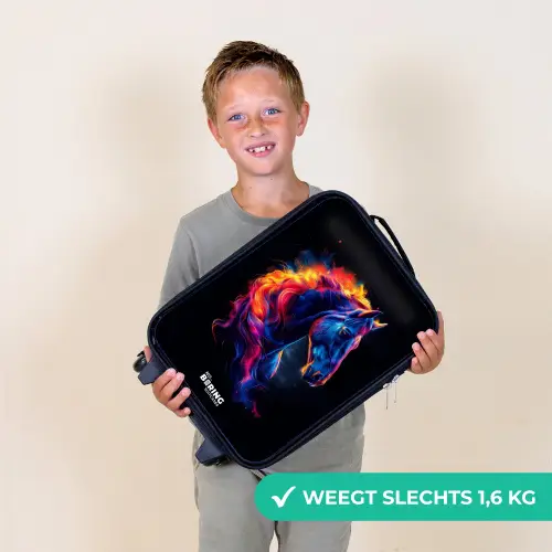 Zijaanzicht van een paard met vurige manen Kinderkoffer - Zwart klein -sfeer4_NL