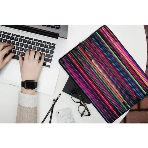Gaming - Abstract - Lijnen - Horizontaal - Kleurrijk laptophoes neopreen klein -bureau