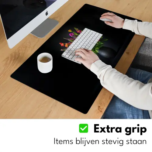 Felgekleurd - Bloemen - Vaas Muismat XXL klein -sfeer3
