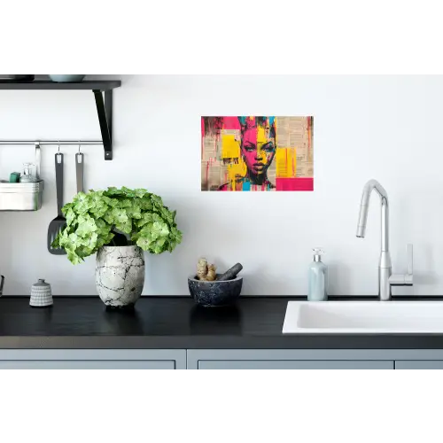 Vrouwengezicht - Krantenpapier - Abstract - Roze Muursticker klein -keuken