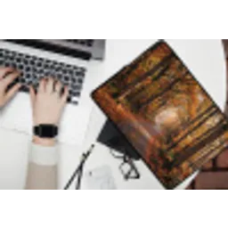 Bospad - Herfstbos - Bladeren - Oranje - Nostalgisch laptophoes neopreen klein -bureau
