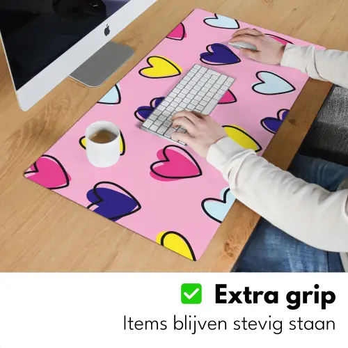 Hartjes - Valentijn - Patroon - Kleurrijk Muismat XXL klein -sfeer3