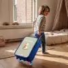 Een bruine beer die een boek leest - Groen Kinderkoffer - Blauw klein -sfeer1