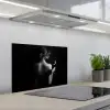 Vrouw - Wijn - Jurk keuken achterwand spatscherm klein -3d_schuin