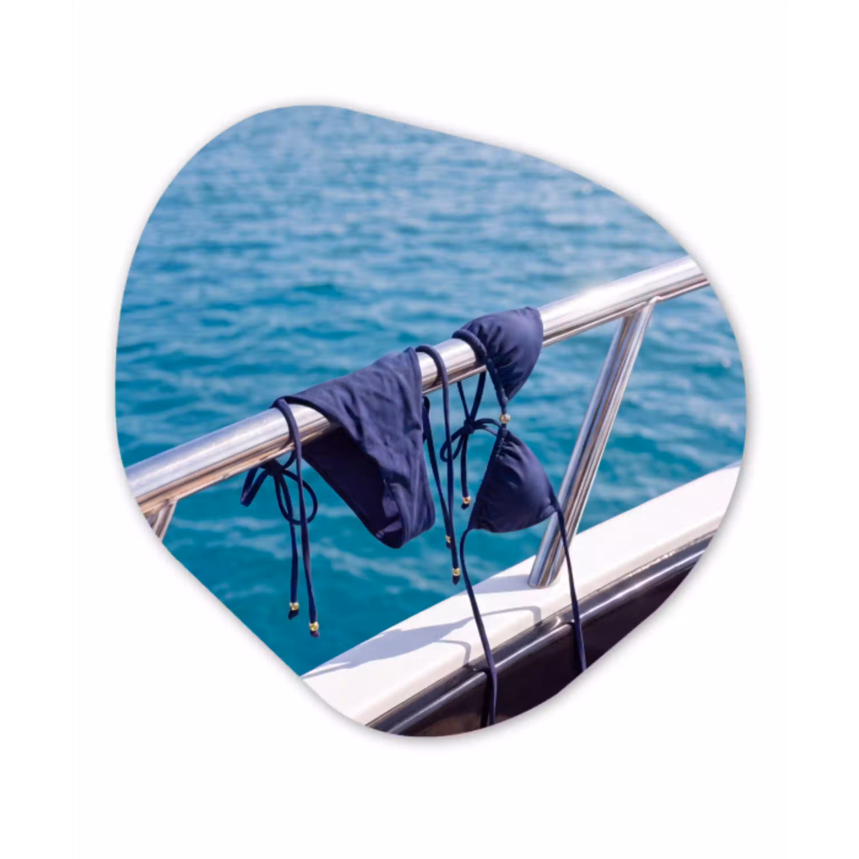 Bikini - Reling - Zee - Zomer - Blauw Wandcirkel Organisch Aluminium middel -3d