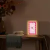 Kiss - Roze - Frans - Valentijn Light Box met kabel (Wandlamp) klein -sfeer4