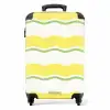 Golvende strepen in geel met groen NBS - Handbagage koffer - Kinderen Unisex middel -productfoto_recht