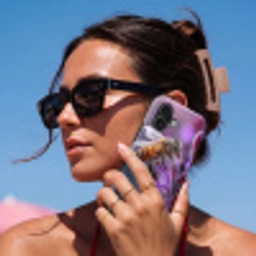 Honingbij - Paarse bloemen - Details Toughcase MagSafe Apple iPhone 17 klein -Sfeer2V