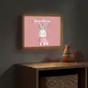 Illustratie - Konijn - Roze - Minimalistisch Light Box met batterij (Wandlamp kind) middel -sfeer5_kind