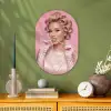 Vrouw - Roze - Parelketting - Krulspelden Wandcirkel Ovaal Forex klein -sfeer2