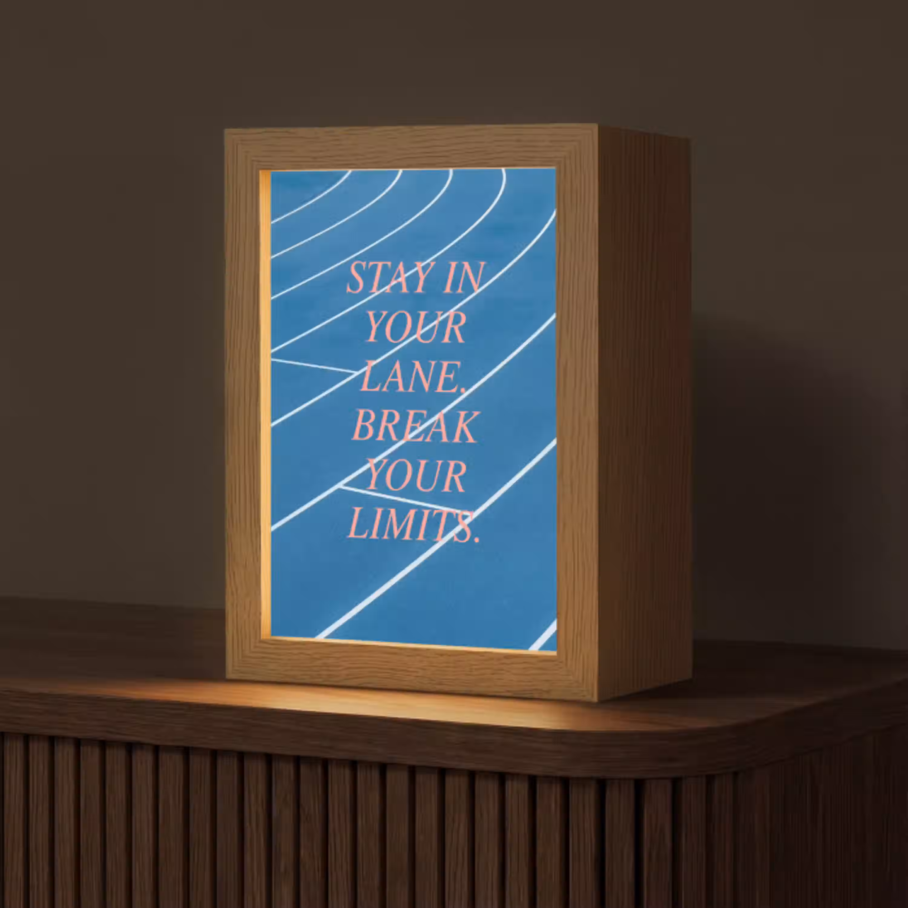 Atletiekbaan - Blauw - Tekst -Roze Light Box met kabel (Tafellamp) klein -z3d_website