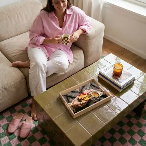 Vrouw - Hamburger - Bontjas Dienblad Rechthoek middel -sfeer3