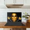 Vrouw - Portret - Goud - Luxe - Zwart keuken achterwand spatscherm klein -sfeer2