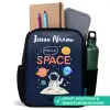 Astronaut - Quote - Planeten - Sterren Rugzak - Zwart middel -inhoud_NL
