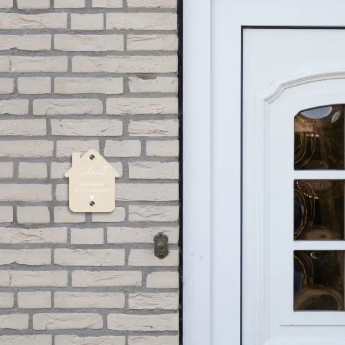 Effen - Beige - Sierlijk Naambord Huisje klein -sfeer1