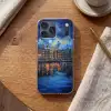 Grachten Amsterdam - Huizen - Stad - Kleurrijk Telefoonhoesje iPhone 17 Pro Max klein -sfeer1