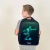 Voetballer trapt met kracht in digitale vorm Rugzak - Zwart middel -sfeer2