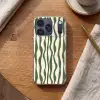 Golvende lijnen - Beige - Groen - Strepen - Abstract Telefoonhoesje iPhone 17 Pro klein -sfeer1