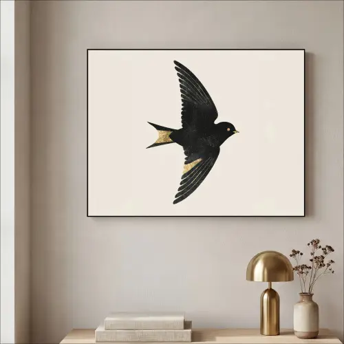 Zwarte zwaluw - Gouden accenten - Lichte achtergrond Textielframe zwart klein -sfeer2
