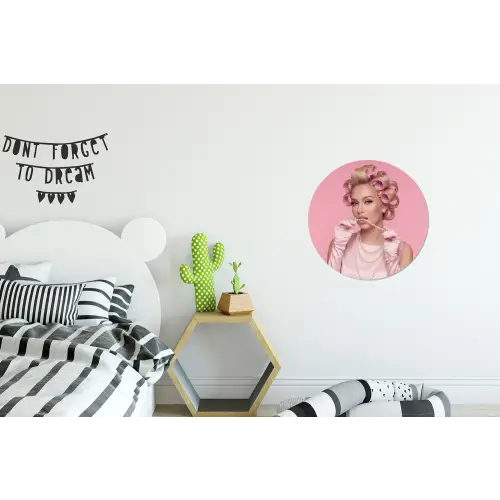 Vrouw - Roze - Parelketting - Krulspelden Wandcirkel aluminium klein -kinderkamer