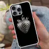 Aardbei - Zaadstructuur - Realistisch Hoesje iPhone 16 Pro Max met koord klein -sfeer3