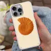 Schelp - Oranje - Ribbels Hoesje iPhone 16 Pro Max met koord klein -sfeer3