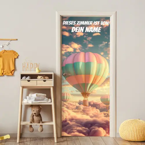 Heißluftballon über Wolken mit Namensfeld. deurposter klein -sfeer4
