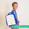 Vrolijke wolkjes met gezichtjes op crèmekleurige achtergrond Kinderrugzak - Blauw middel -sfeer3_NL