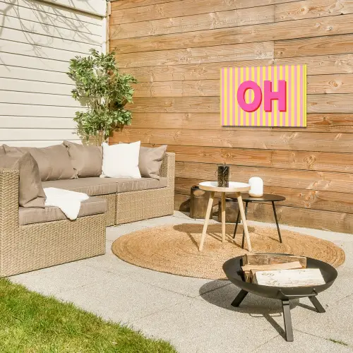 Tekst - Strepen - Roze Tuinposter op houten frame 2 cm dik klein -sfeer2