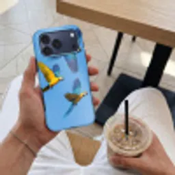Papagaai - Vliegen - Blauw - Geel Toughcase MagSafe Apple iPhone 17 Pro Max klein -Sfeer1M