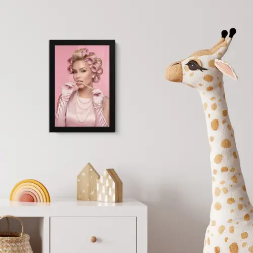 Vrouw - Roze - Parelketting - Krulspelden fotolijst zwart zonder passe partout klein -usfeer4_kinderkamer