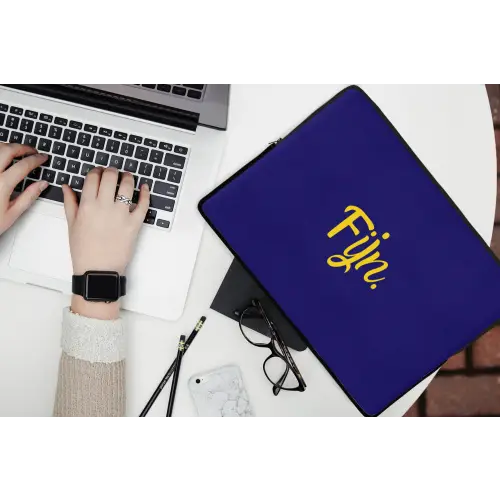 Blauw - Geel - Fijn laptophoes neopreen klein -bureau