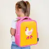 Kip - Rolschaatsen - Geel Kinderrugzak - Roze middel -sfeer2