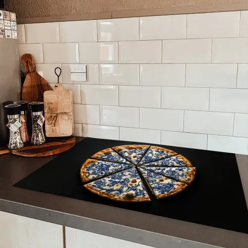 Pizza - Eten - Delftsblauw Inductie beschermer vinyl 3mm klein -sfeer3