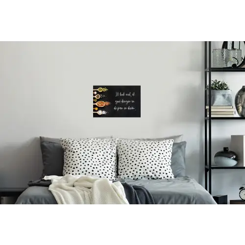 Ik gooi dingen in de pan en duim - Keuken - Quotes - Spreuken - Humor Muursticker klein -slaapkamer