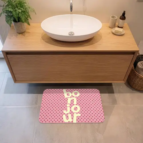 Bonjour - Stippen - Roze- Geel Badmat klein -sfeer1