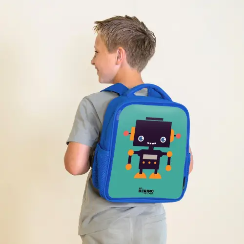Zwarte robot met oranje accenten op een blauwe achtergrond Kinderrugzak - Blauw middel -sfeer2